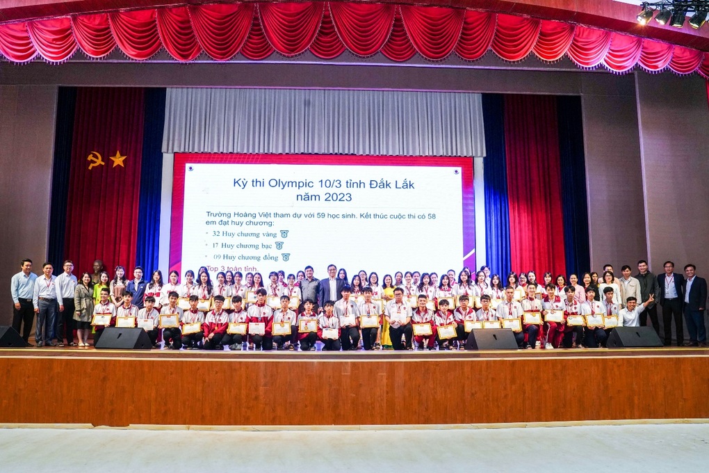 Lãnh đạo Bộ GDĐT thăm trường Tiểu học, THCS và THPT Hoàng Việt - 6 Lãnh đạo Bộ GDĐT thăm trường Tiểu học, THCS và THPT Hoàng Việt - 6