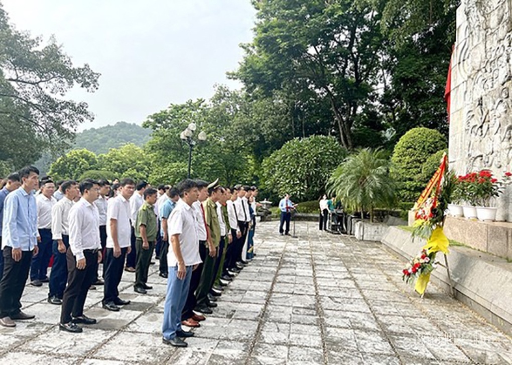 Thiết thực, thường xuyên học và làm theo Bác - 1 Thiết thực, thường xuyên học và làm theo Bác - 1