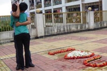 Màn tỏ tình lãng mạn bằng hoa gạo