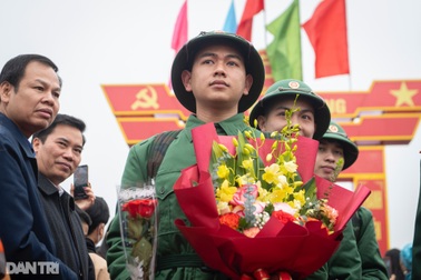 Công dân có hình xăm như thế nào không được đi nghĩa vụ quân sự?