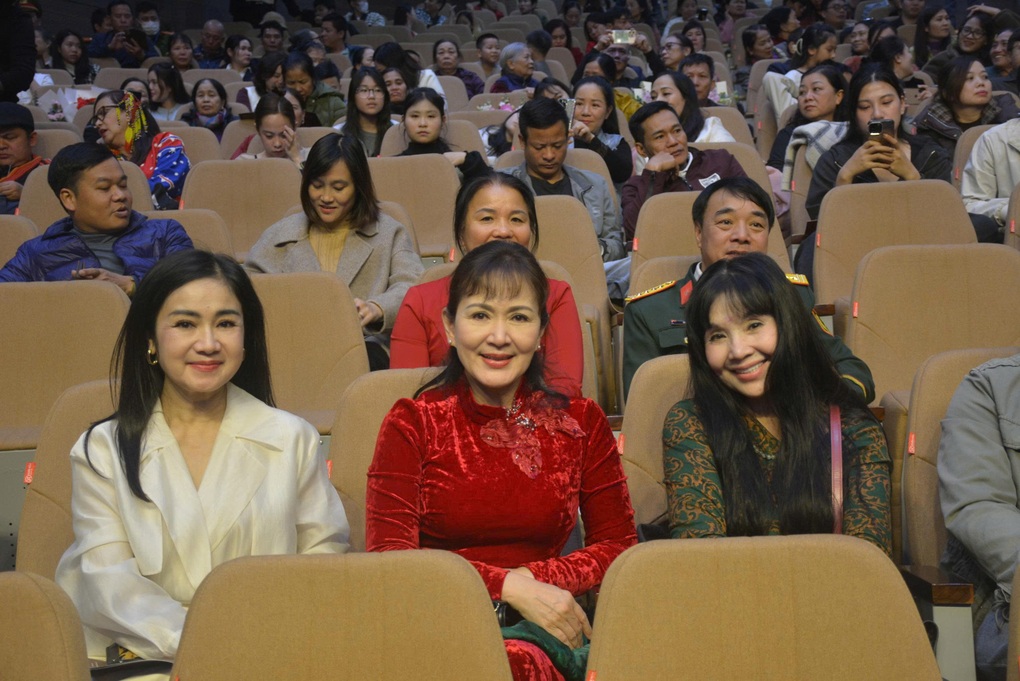 NSND Minh Hoà, Lan Hương rạng rỡ tại Liên hoan quốc tế Sân khấu thử nghiệm - 1