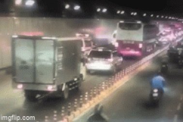 4 ô tô tông liên hoàn trong hầm Thủ Thiêm