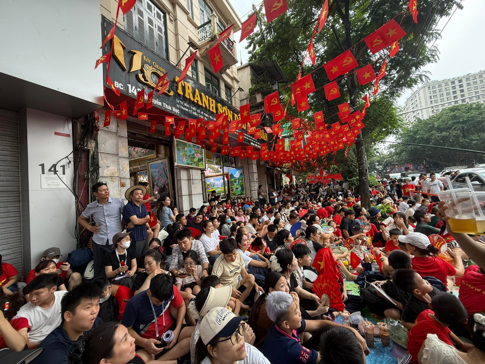 Người Hà Nội dọn nhà, mời người lạ ngủ qua đêm miễn phí khi xem diễu binh - 3 Người Hà Nội dọn nhà, mời người lạ ngủ qua đêm miễn phí khi xem diễu binh - 3