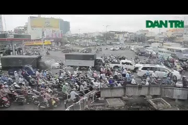 Vòng xoay Nguyễn Thái Sơn tiếp tục kẹt xe trầm trọng