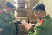 Công an TPHCM hướng dẫn cách đốt pháo hoa an toàn dịp Tết Ất Tỵ 2025