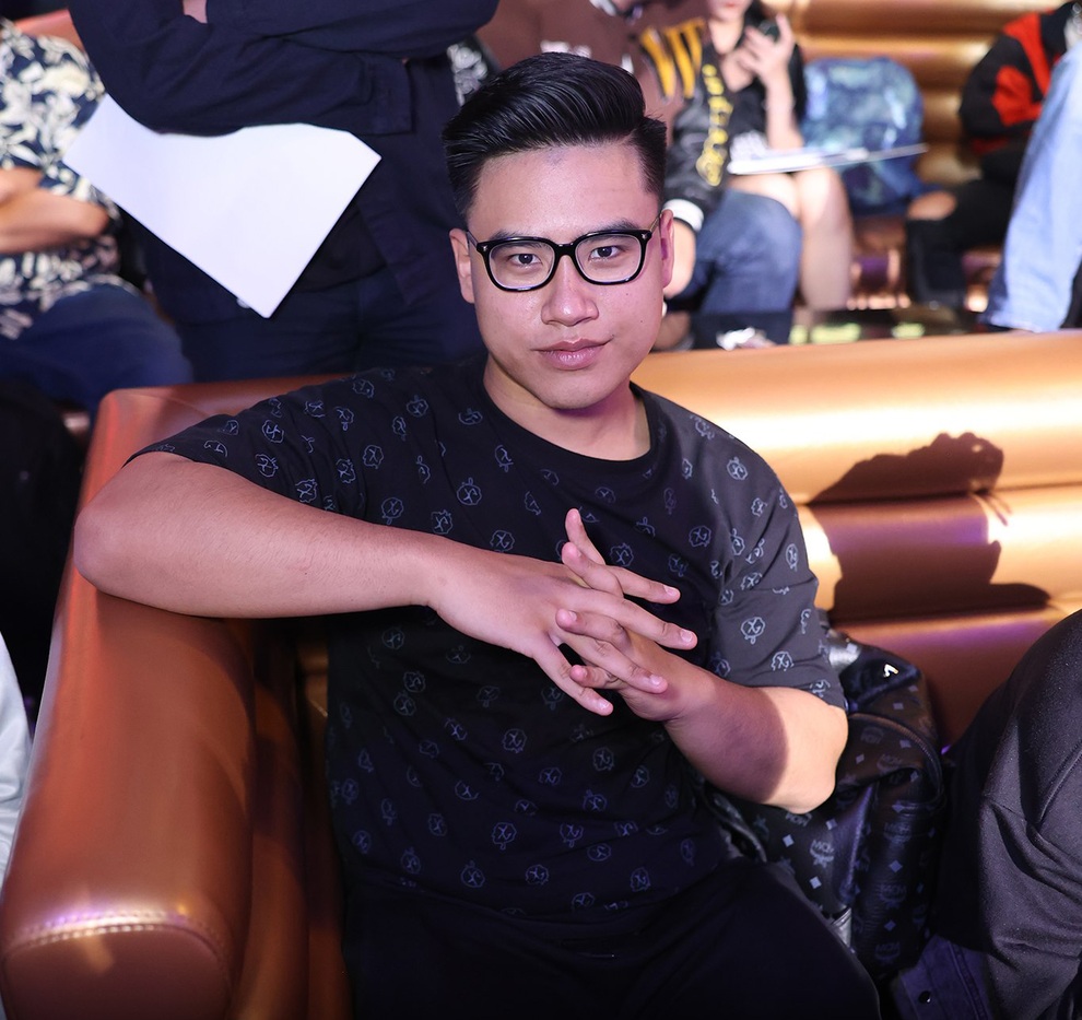 Thí sinh xếp hàng dài cả con phố để casting Rap Việt mùa 2 - 5 Thí sinh xếp hàng dài cả con phố để casting Rap Việt mùa 2 - 5