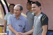 Bầu Đức đồng ý để HLV Kiatisuk gia nhập CLB Công an Hà Nội