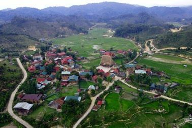 Lên cổng trời, thăm làng cổ của người Xơ Đăng, ngắm hoa rừng nở bốn mùa