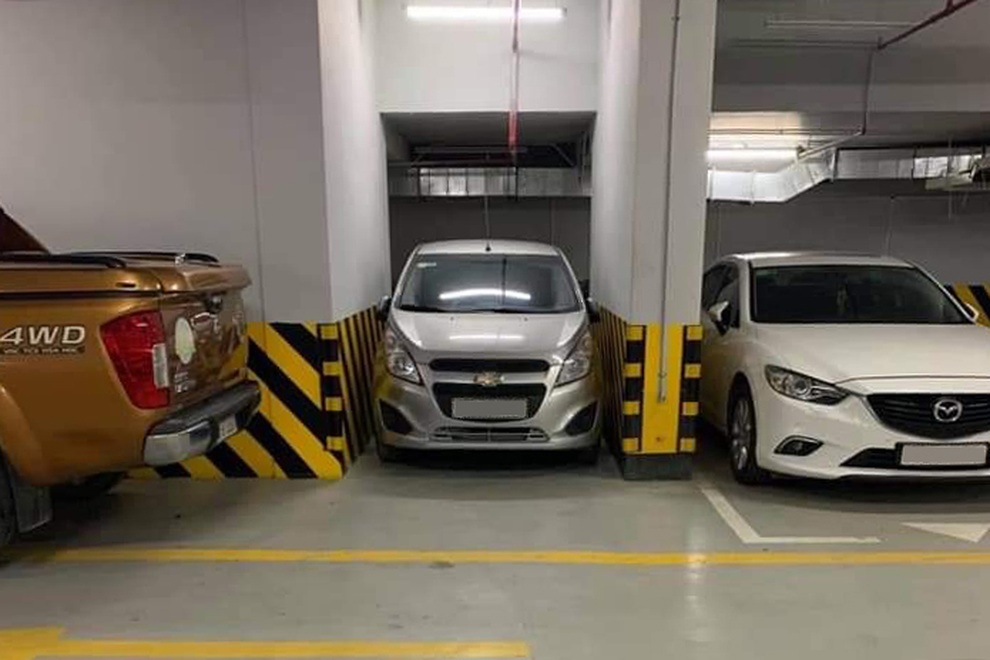 Tranh cãi về tình huống đỗ xe trong chỗ hẹp kiểu chỉ có ở Việt Nam - 1 Tranh cãi về tình huống đỗ xe trong chỗ hẹp kiểu chỉ có ở Việt Nam - 1