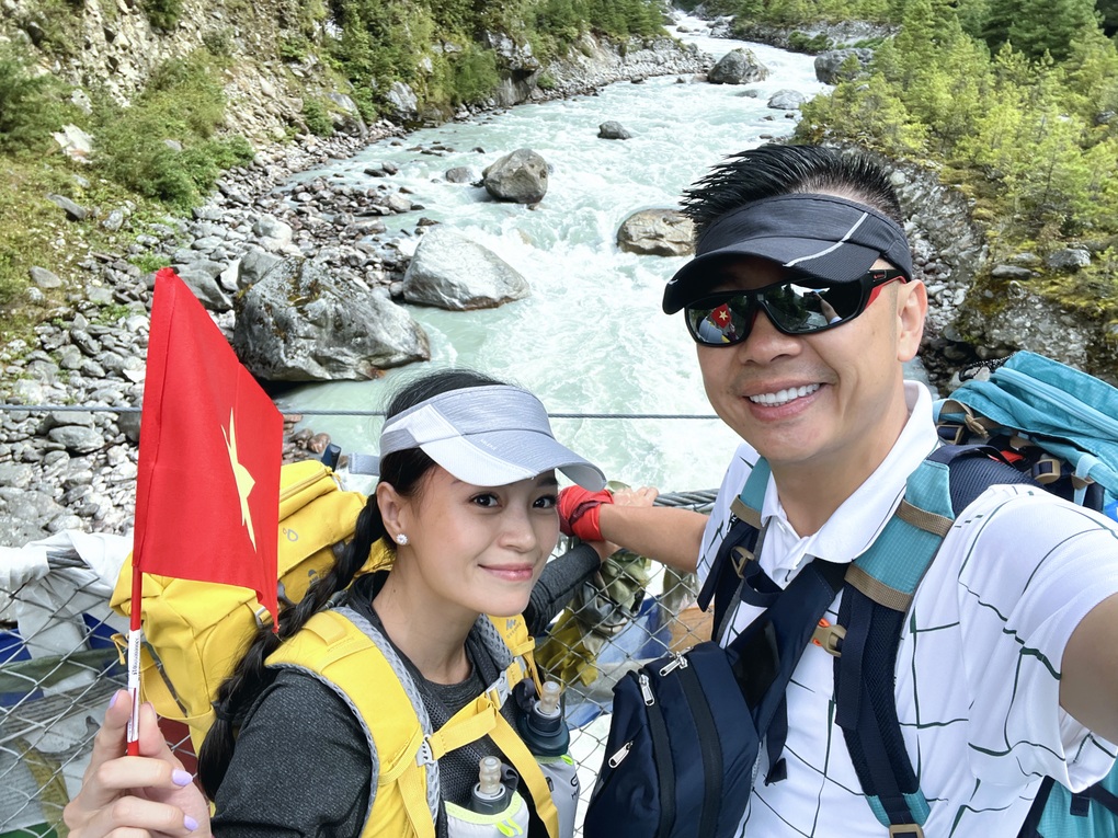 Chuyện tình lãng mạn của cặp đôi Việt cầu hôn trên Everest - 4 Chuyện tình lãng mạn của cặp đôi Việt cầu hôn trên Everest - 4
