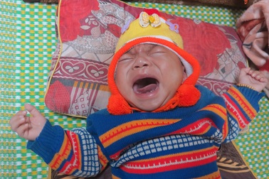 Bé trai mắc “trăm thứ bệnh” do di chứng từ “con quỷ đội lốt người”