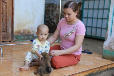 Hơn 102 triệu đồng bạn đọc giúp đỡ vợ chồng có hai con mắc bệnh hiểm nghèo