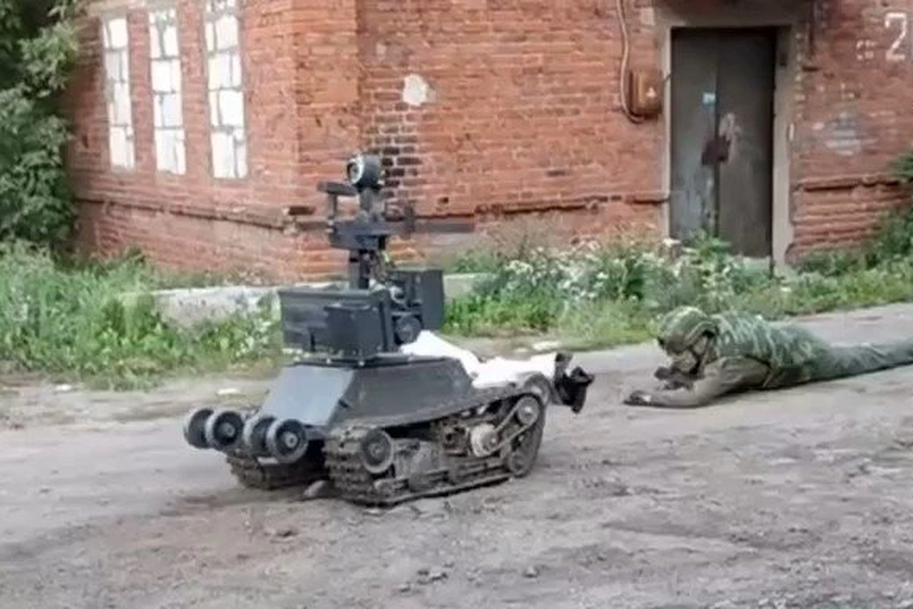 Nga chế tạo robot tấn công mặt đất tự sát đầu tiên trên thế giới - 1 Nga chế tạo robot tấn công mặt đất tự sát đầu tiên trên thế giới - 1