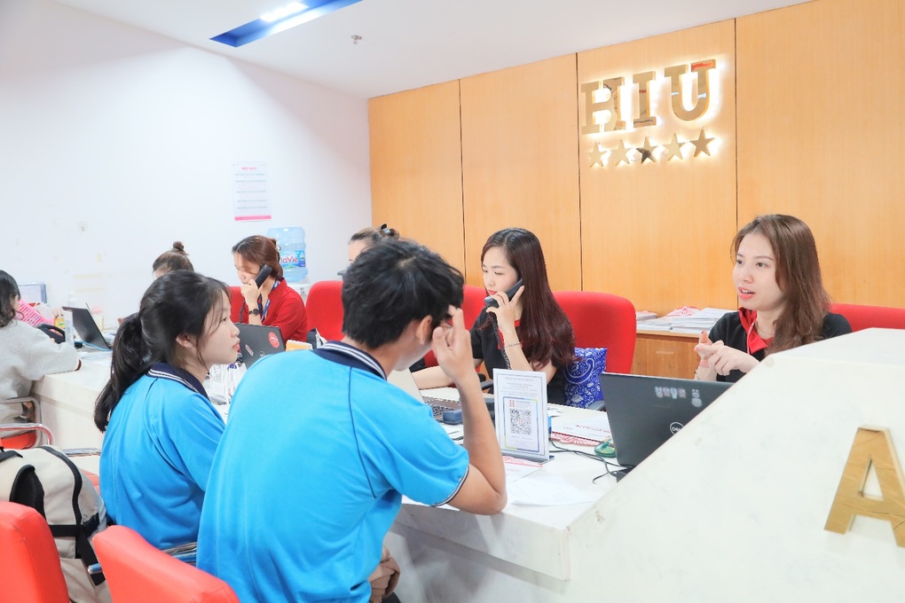 HIU công bố học phí nhập học năm 2023 cho tân sinh viên - 1 HIU công bố học phí nhập học năm 2023 cho tân sinh viên - 1