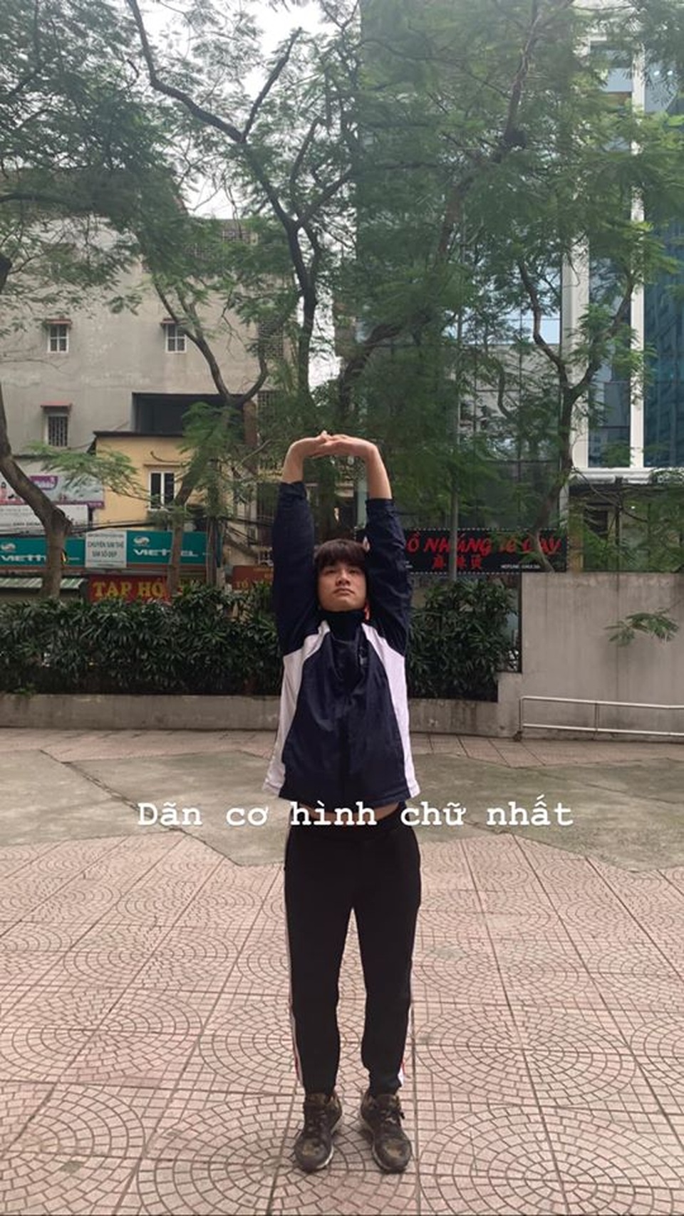 Nam sinh gây sốt mạng với tuyển tập bài học thể dục online mùa dịch - 3 Nam sinh gây sốt mạng với tuyển tập bài học thể dục online mùa dịch - 3