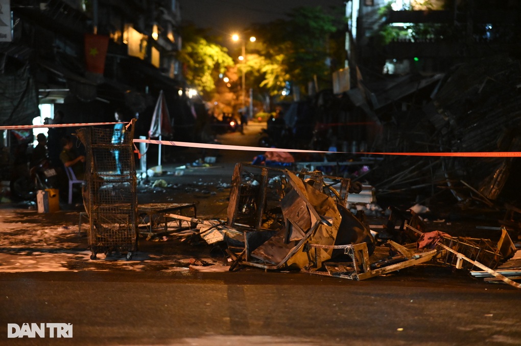 Tiểu thương chợ Thanh Đa ở TPHCM khóc không ra tiếng sau vụ cháy - 4