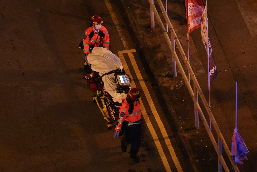 Cháy chung cư Hong Kong: 44 người chết, 279 người mất tích - 3