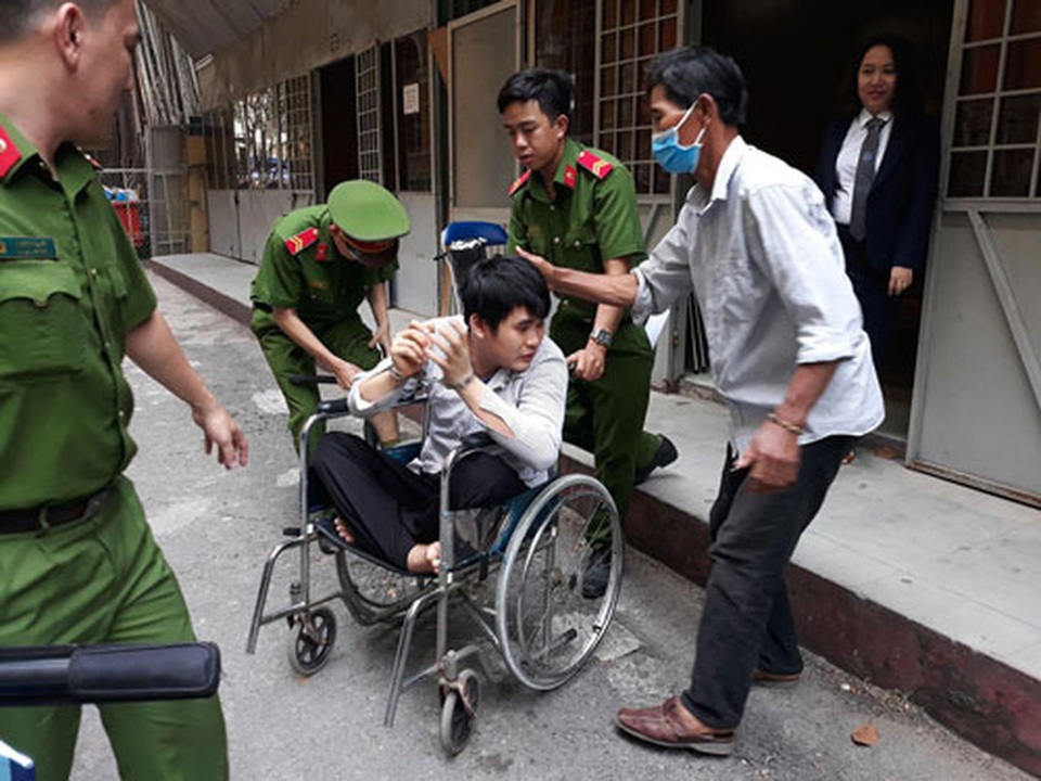 Đứa con bồng bột và phiên xử khó quên - 1 Đứa con bồng bột và phiên xử khó quên - 1