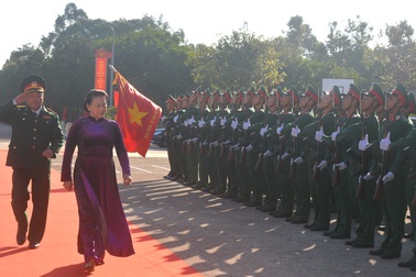 Chủ tịch Quốc hội chúc Tết Bộ chỉ huy Quân sự tỉnh Đắk Lắk