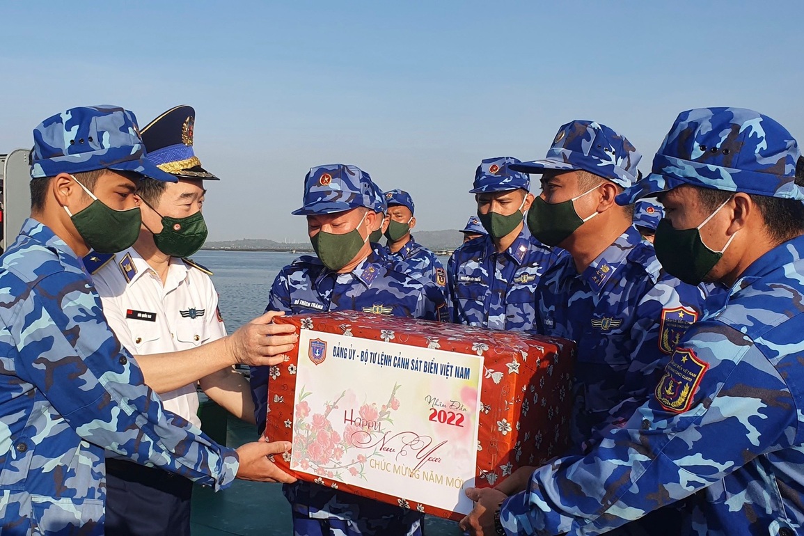 Đón Tết nơi đầu sóng ngọn gió - 10 Đón Tết nơi đầu sóng ngọn gió - 10