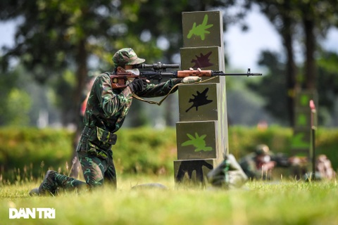 Xạ thủ Việt Nam dẫn đầu, hạ gục cả 5 mục tiêu với thời gian bắn ấn tượng