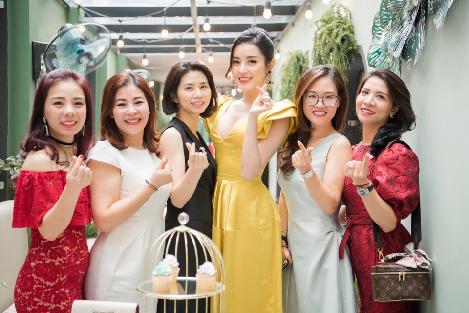 Á hậu Huyền My: “Mong sớm gặp được “chồng” để mẹ đỡ “đuổi khéo” nữa” - 7 Á hậu Huyền My: “Mong sớm gặp được “chồng” để mẹ đỡ “đuổi khéo” nữa” - 7