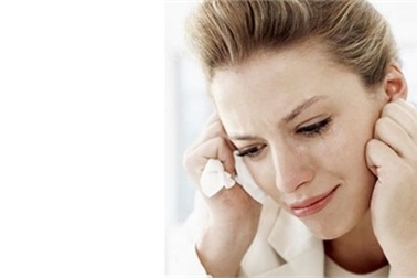 Nỗi cay đắng của nhân viên ngân hàng trốn trong nhà vệ sinh ăn sáng