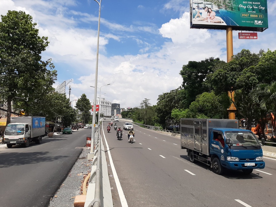 TPHCM: Từ ngày 3/10 cấm lưu thông qua cầu vượt Nguyễn Hữu Cảnh - 1