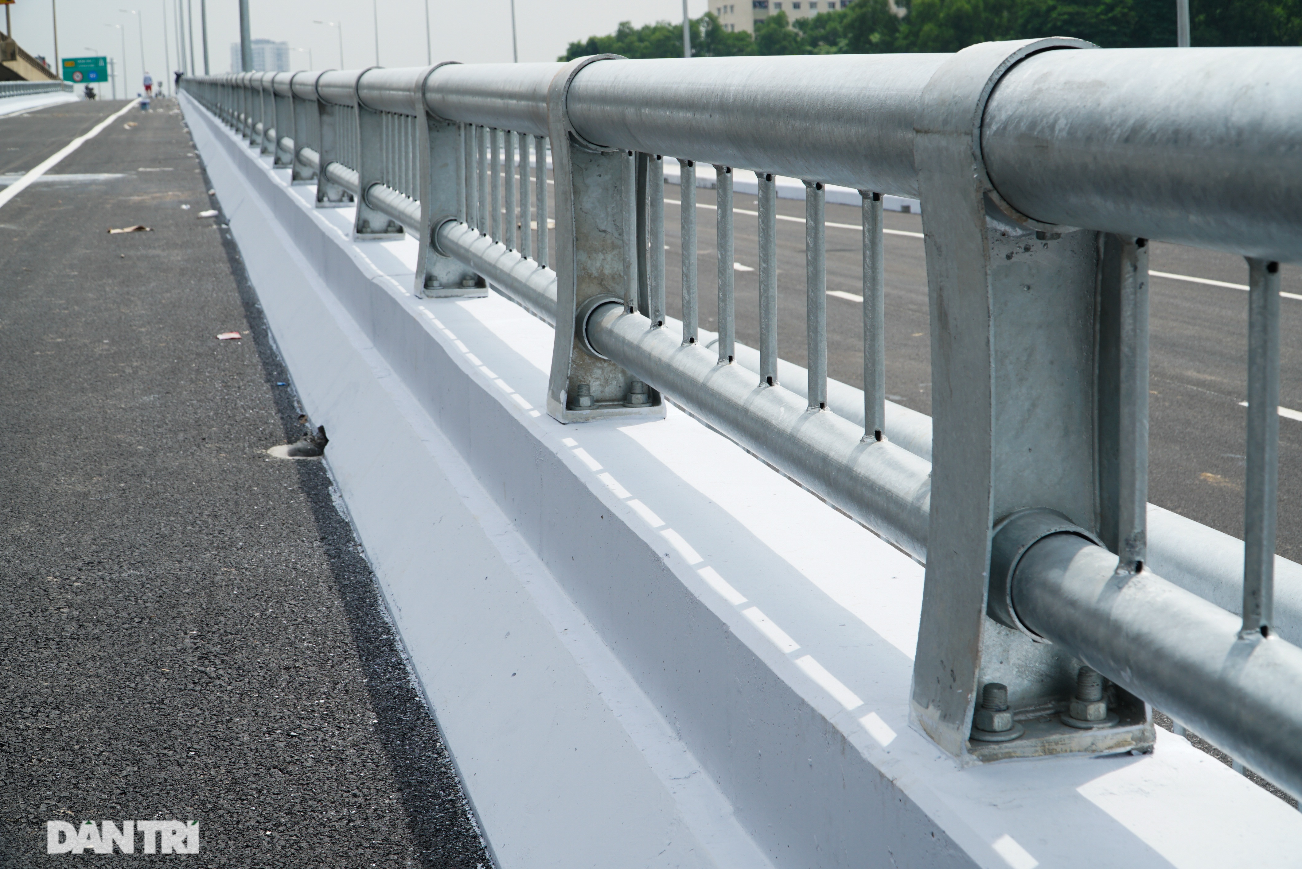 Diện mạo cầu vượt thấp qua hồ Linh Đàm một ngày trước khi khánh thành - 12 Diện mạo cầu vượt thấp qua hồ Linh Đàm một ngày trước khi khánh thành - 12