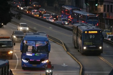 Ecuador mất điện toàn quốc, 17 triệu người chìm trong bóng tối