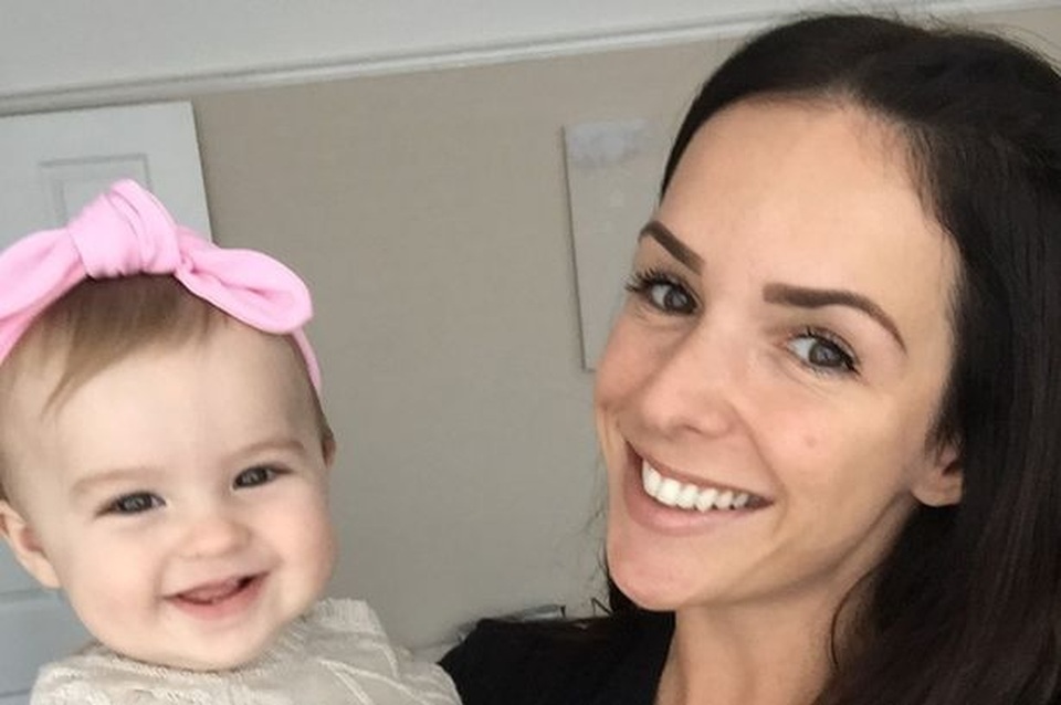 Hối hận vì đăng ảnh con gái 6 tháng tuổi lên mạng xã hội - 1