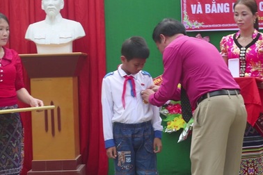 Trao Huân chương của Chủ tịch nước đến học sinh lớp 5 cứu hai em nhỏ khỏi đuối nước