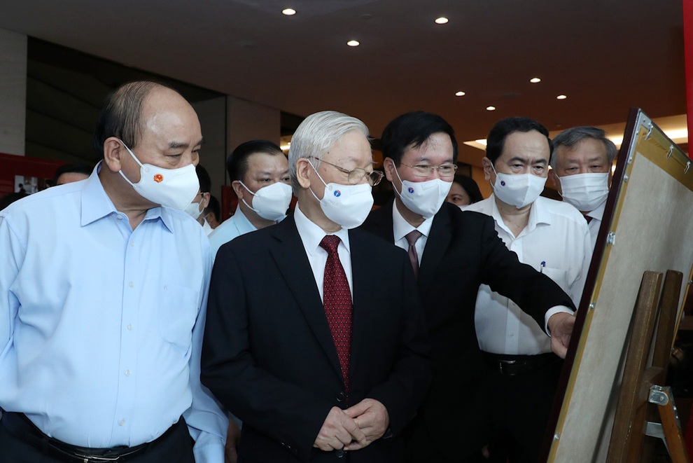 Đảng viên học tập Bác giúp chấn chỉnh tác phong, lối sống xa hoa - 1 Đảng viên học tập Bác giúp chấn chỉnh tác phong, lối sống xa hoa - 1