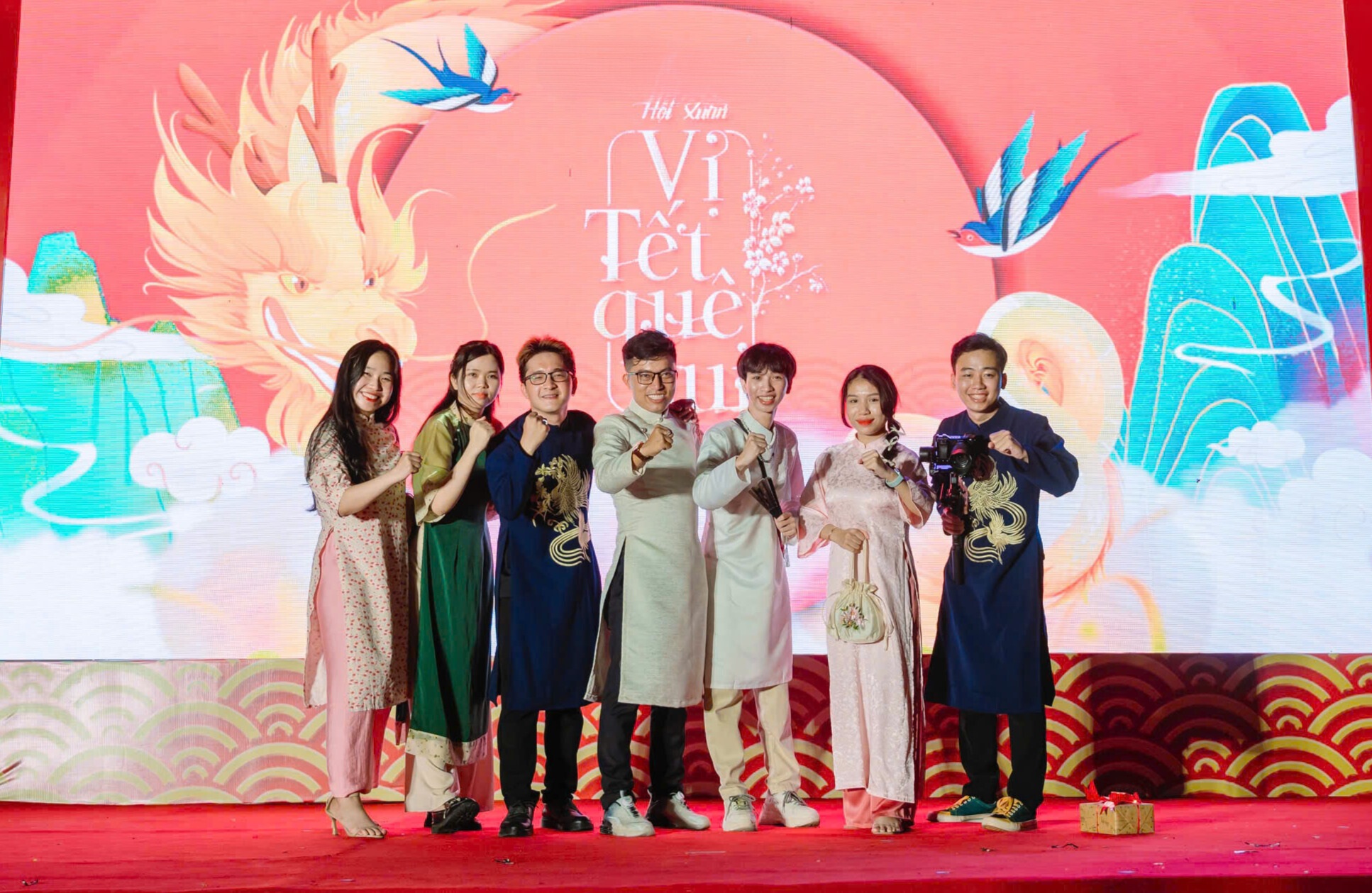 Історія подарунків Tet у навчальному блоці FPT - 2 Câu chuyện tặng quà Tết tại khối giáo dục FPT - 2