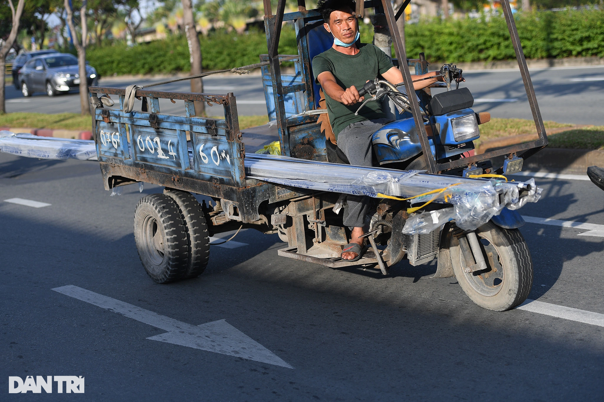 Muôn kiểu vi phạm giao thông tiềm ẩn tai nạn trên đường phố TPHCM - 5 Muôn kiểu vi phạm giao thông tiềm ẩn tai nạn trên đường phố TPHCM - 5