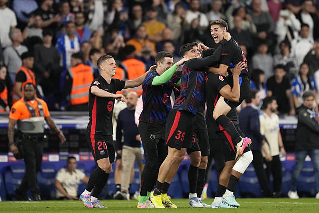 Barcelona nhận mưa tiền thưởng sau chức vô địch La Liga - 1 Barcelona nhận mưa tiền thưởng sau chức vô địch La Liga - 1