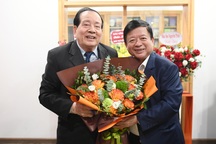 "Ám ảnh chữ": Bản phê bình văn học dày dặn của nhà thơ Hữu Thỉnh