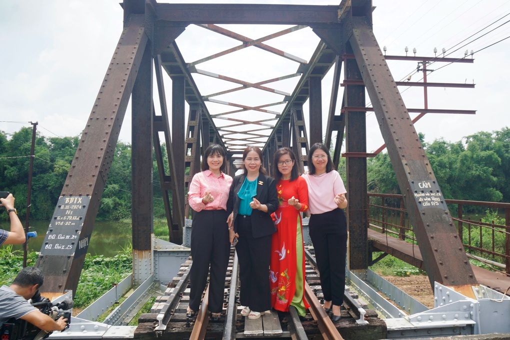 Du khách trải nghiệm chuyến tàu đặc biệt về miền đất võ - 3 Du khách trải nghiệm chuyến tàu đặc biệt về miền đất võ - 3