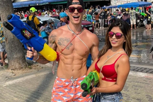 Vé máy bay Việt Nam liên tục lập đỉnh, Thái Lan chơi lớn giảm mạnh giá vé