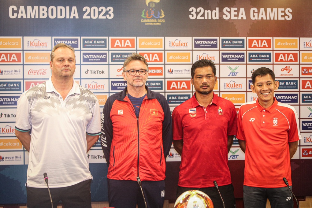 HLV Troussier: U22 Việt Nam sẽ trình diễn phong độ tốt nhất - 5 HLV Troussier: U22 Việt Nam sẽ trình diễn phong độ tốt nhất - 5