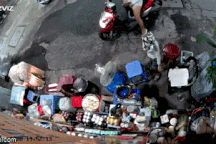 Phẫn nộ "nghi án" mẹ xúi con trai trộm túi tiền của bà bán cà phê