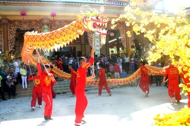 Rộn ràng múa lân, rồng đầu đầu năm mới 
