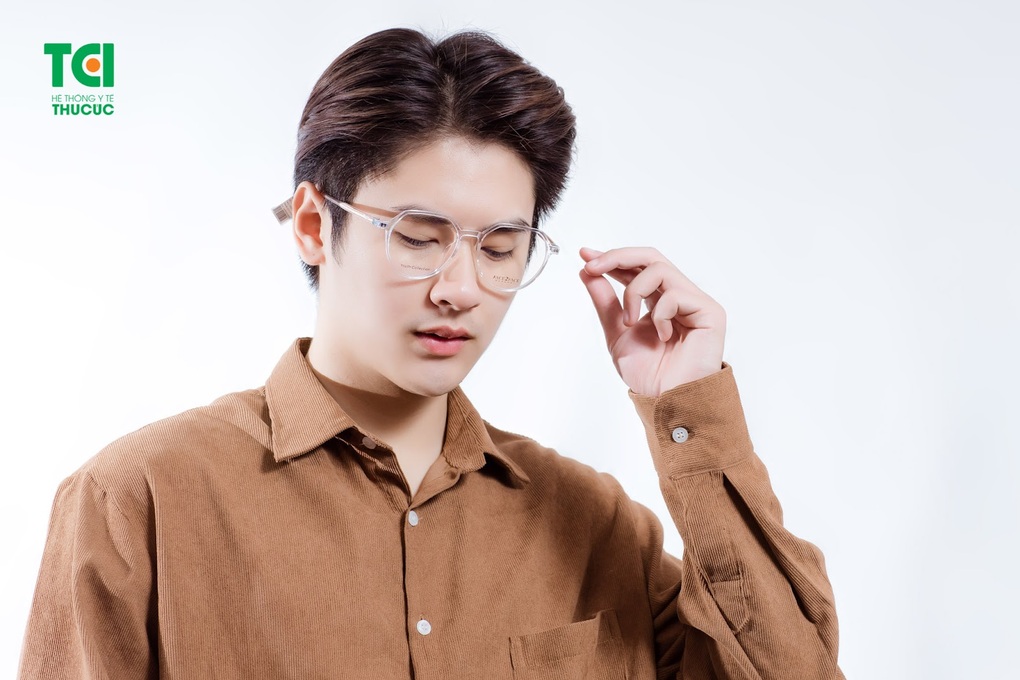 Nguy cơ nhược thị do đeo kính không đúng với độ cận của mắt - 2 Nguy cơ nhược thị do đeo kính không đúng với độ cận của mắt - 2