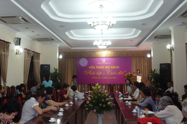 Phái đẹp, cuộc đời và cây bút...