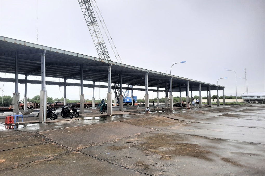 Bến cá 70 tỷ đồng hầu như bỏ không vì thiếu đường kết nối - 5 Bến cá 70 tỷ đồng hầu như bỏ không vì thiếu đường kết nối - 5