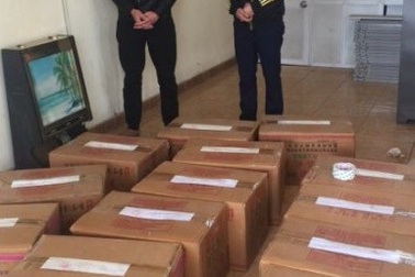 Bắt 2 đối tượng vận chuyển gần 3,5 tạ pháo trong đêm