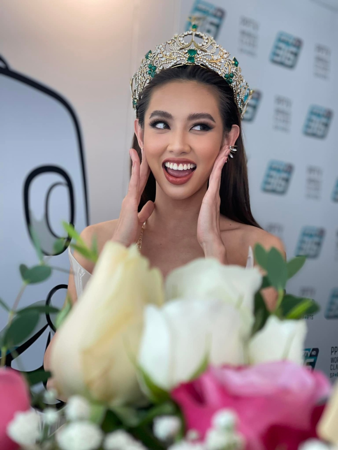 Hoa hậu Thùy Tiên: Ban tổ chức ngạc nhiên vì cô không chỉnh sửa sắc đẹp - 14 Hoa hậu Thùy Tiên: Ban tổ chức ngạc nhiên vì cô không chỉnh sửa sắc đẹp - 14