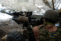 Ukraine đăng video một binh sĩ chặn đứng 10 lính Nga