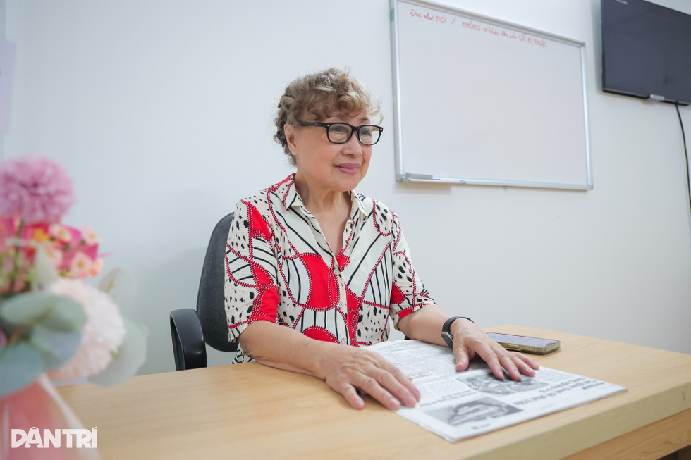 Giọng đọc huyền thoại Kim Tiến: U80 sống bình lặng, con chồng yêu thương - 6 Giọng đọc huyền thoại Kim Tiến: U80 sống bình lặng, con chồng yêu thương - 6