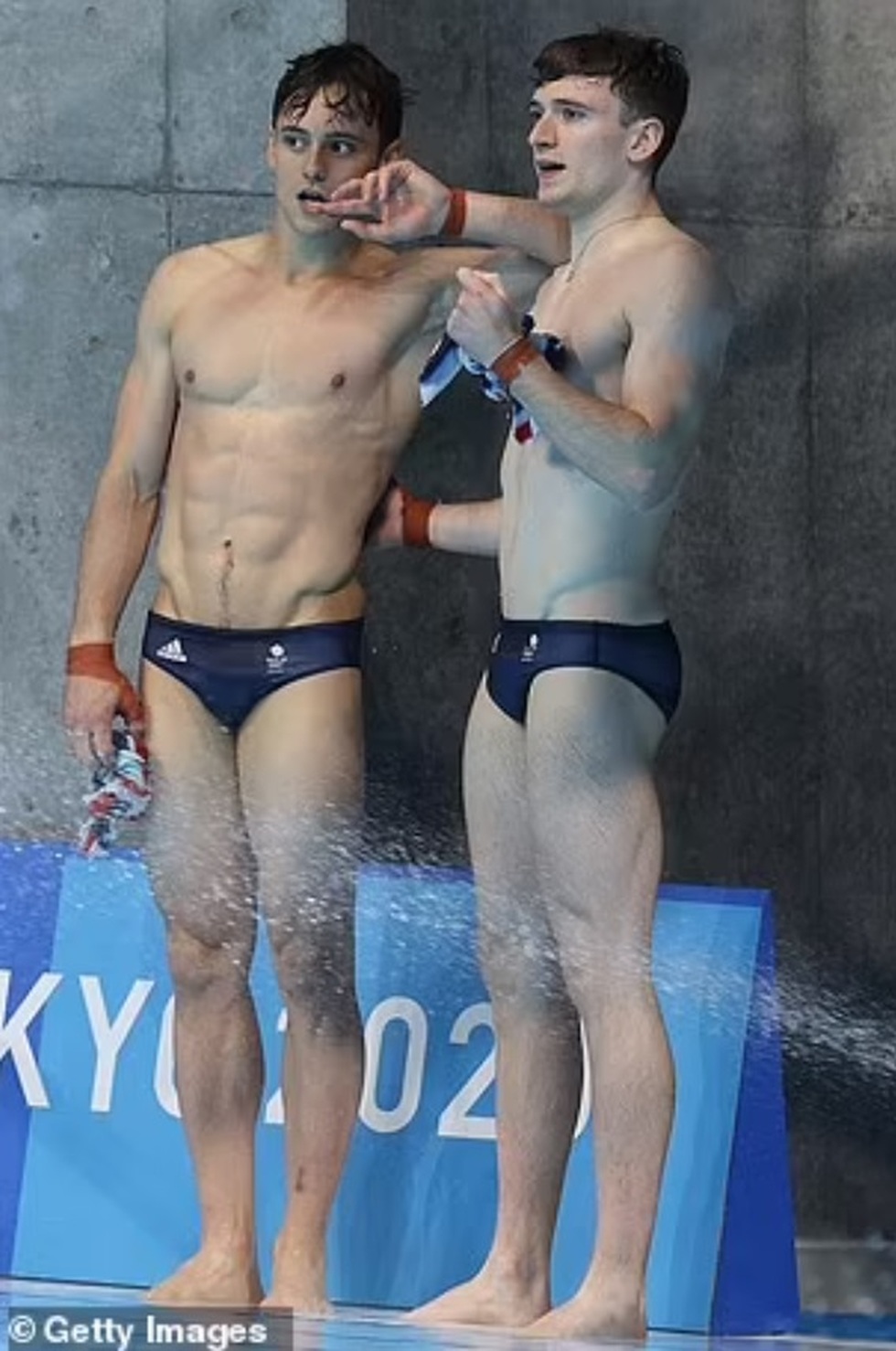 Phản ứng xung quanh lo lắng các nam vận động viên bị... gợi tình hóa - 3